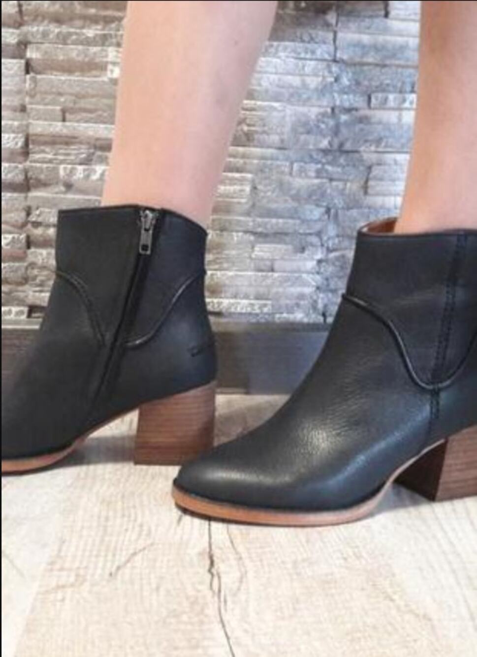 UGG Annie Women's Leather Chunky Stacked Block Heel Boots Black Size 8